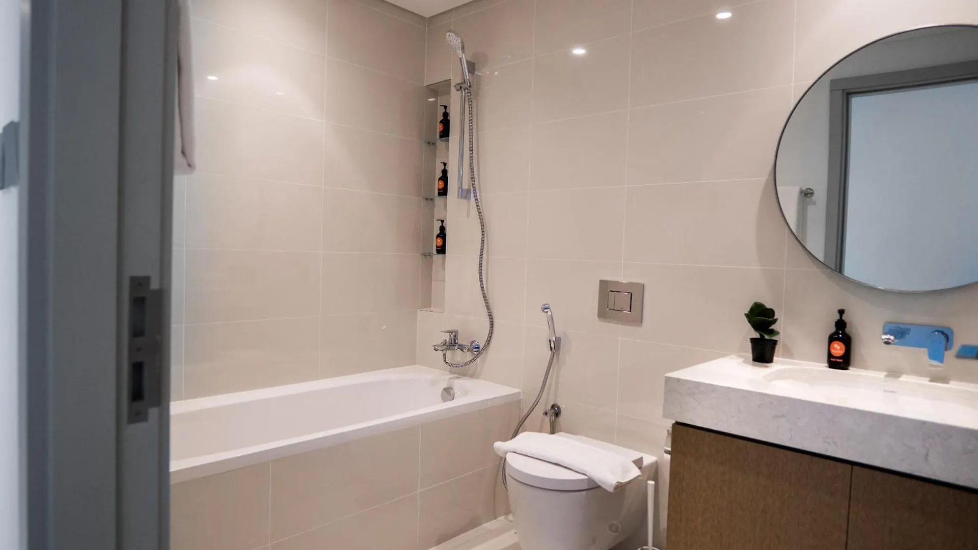 Easygo- Beachfront 2Bdr Apt In Dubai Harbor- Beach Isle 0*,  United Arab Emirates